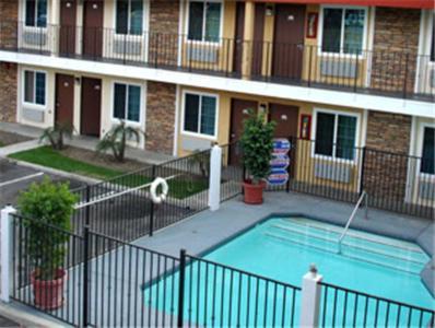 Ontario Inn & Suites Montclair Kültér fotó